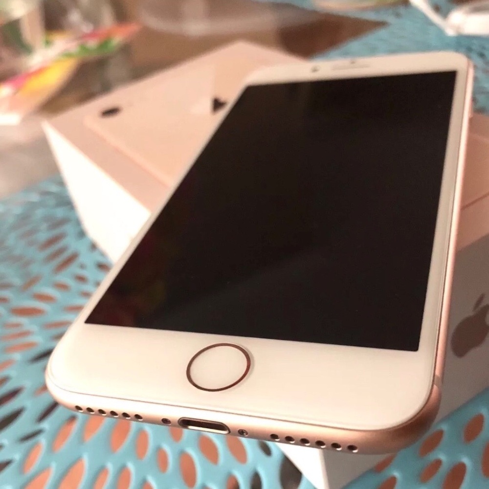 iPhone 8s - Picture 2 of 5